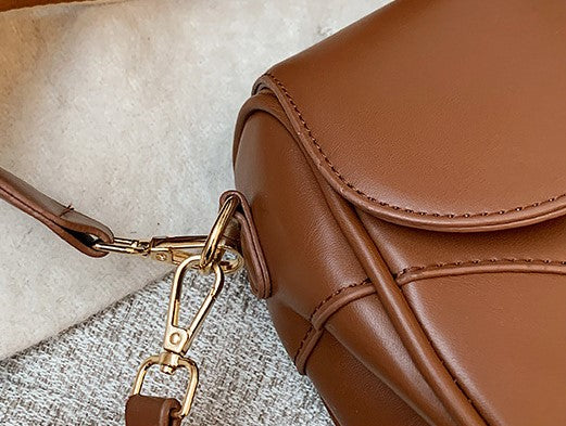 AWST Int'l  Saddle Shoulder Handbag - Image 4