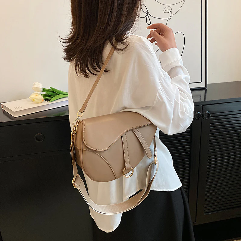 AWST Int'l  Saddle Shoulder Handbag - Image 9