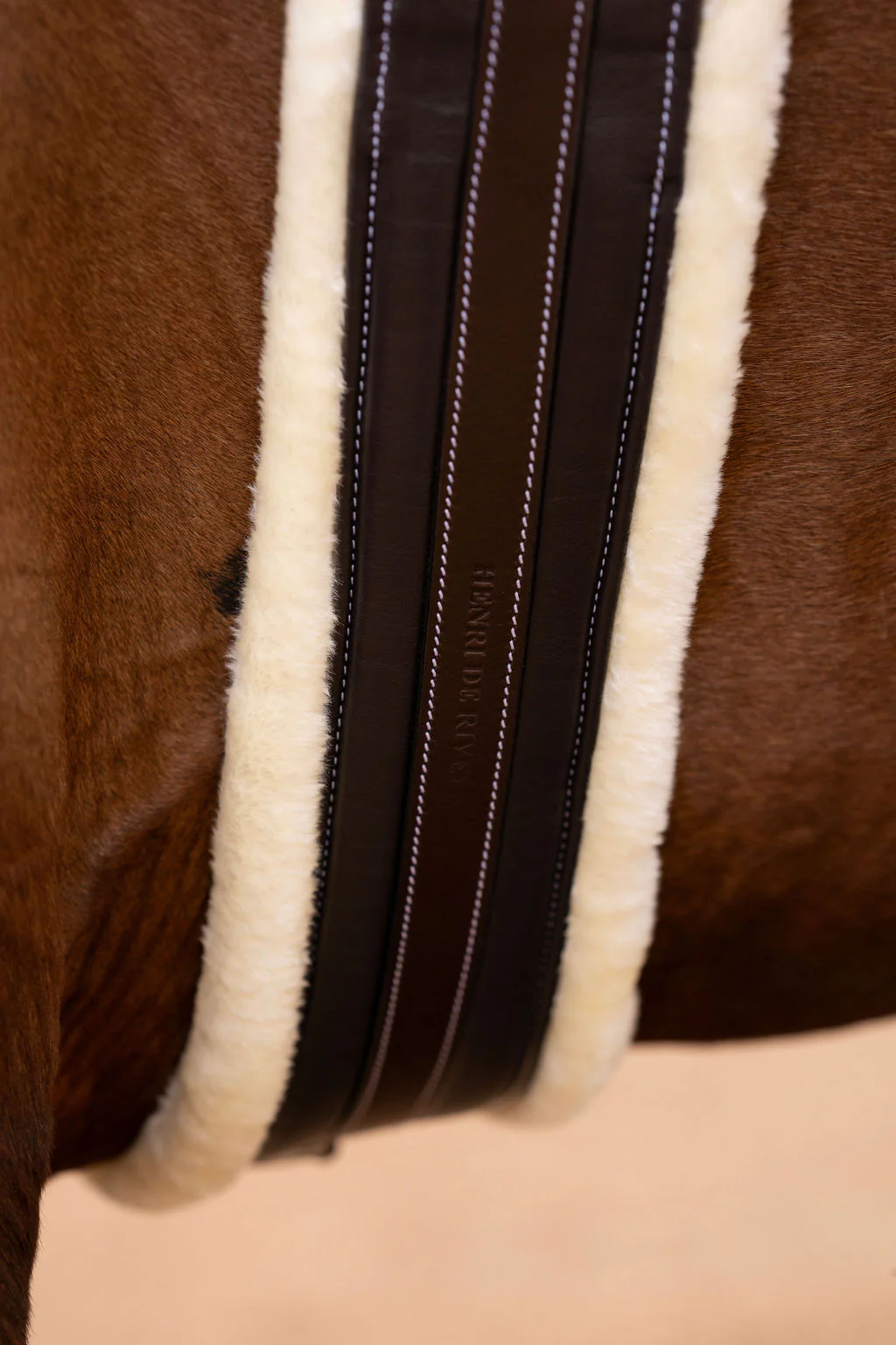 Henri de Rivel Advantage Chafeless Sherpa Fleece Girth - Image 8