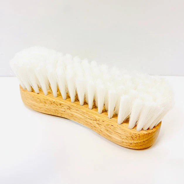 Lettia Face Brush Wood Back Metal Logo - Image 2